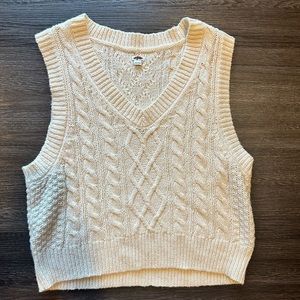 CREAM SWEATER VEST